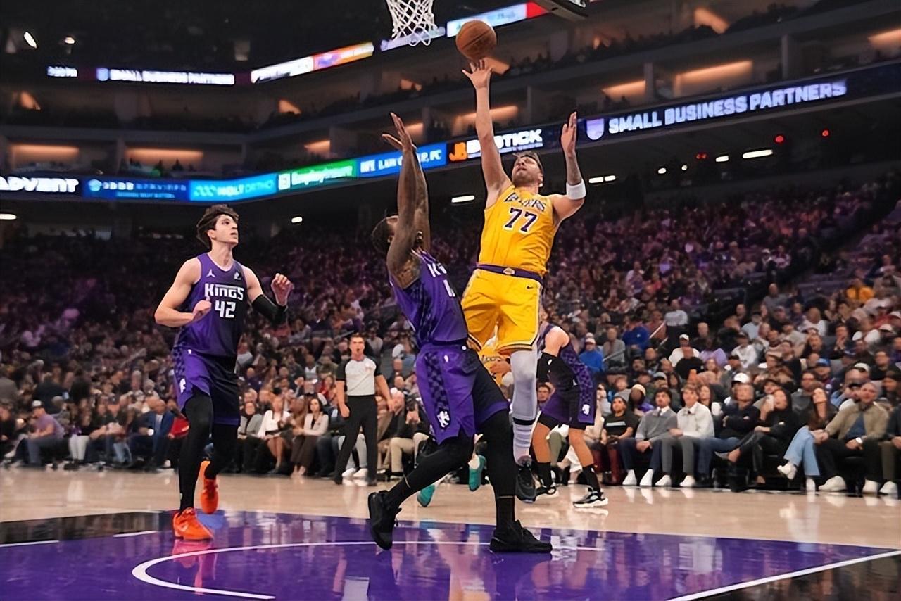 雷迪克甩锅已魔怔！湖人过去7场防守好？吐槽全队投篮糟糕拒担责