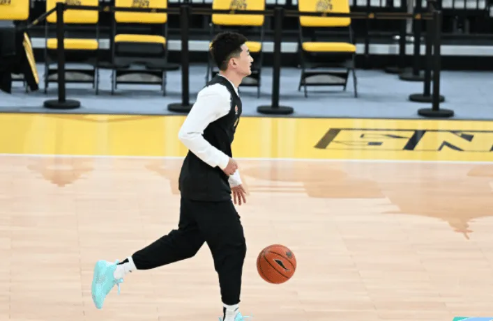 博鱼体育-广厦男篮分享球队训练图集：今晚迎战广州，冲击五连胜