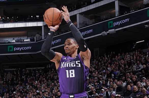 威少谈三分9中6：只要出现空位机会时，我很有信心能投进