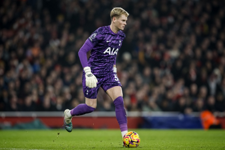 罗马诺:西汉姆联有意热刺替补门将金斯基,本托接近加盟热那亚